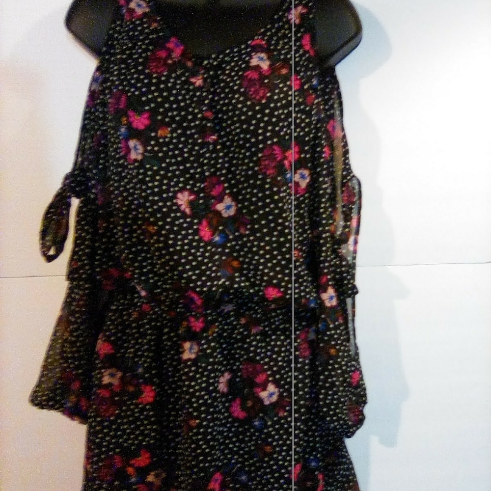 Express Cold Shoulder Dress - Picture 3 of 5